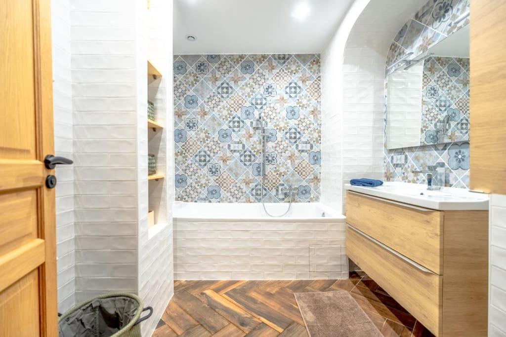Superbe Appartement Neuf, Climatise Centre Village Le Plan-de-la-Tour ภายนอก รูปภาพ