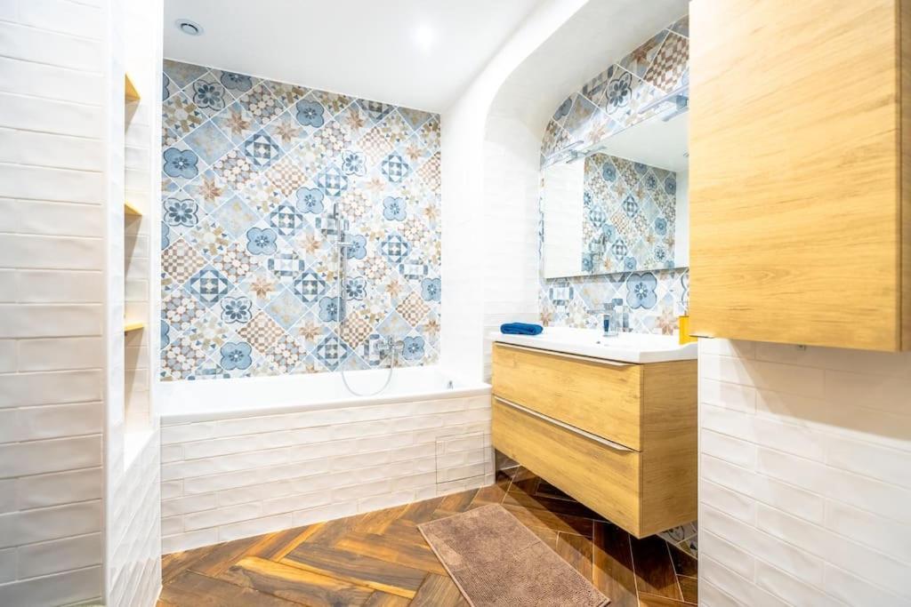 Superbe Appartement Neuf, Climatise Centre Village Le Plan-de-la-Tour ภายนอก รูปภาพ